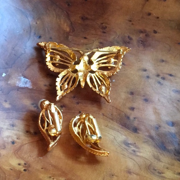 Cute Butterfly Brooch and matching clip ones - Picture 2 of 2